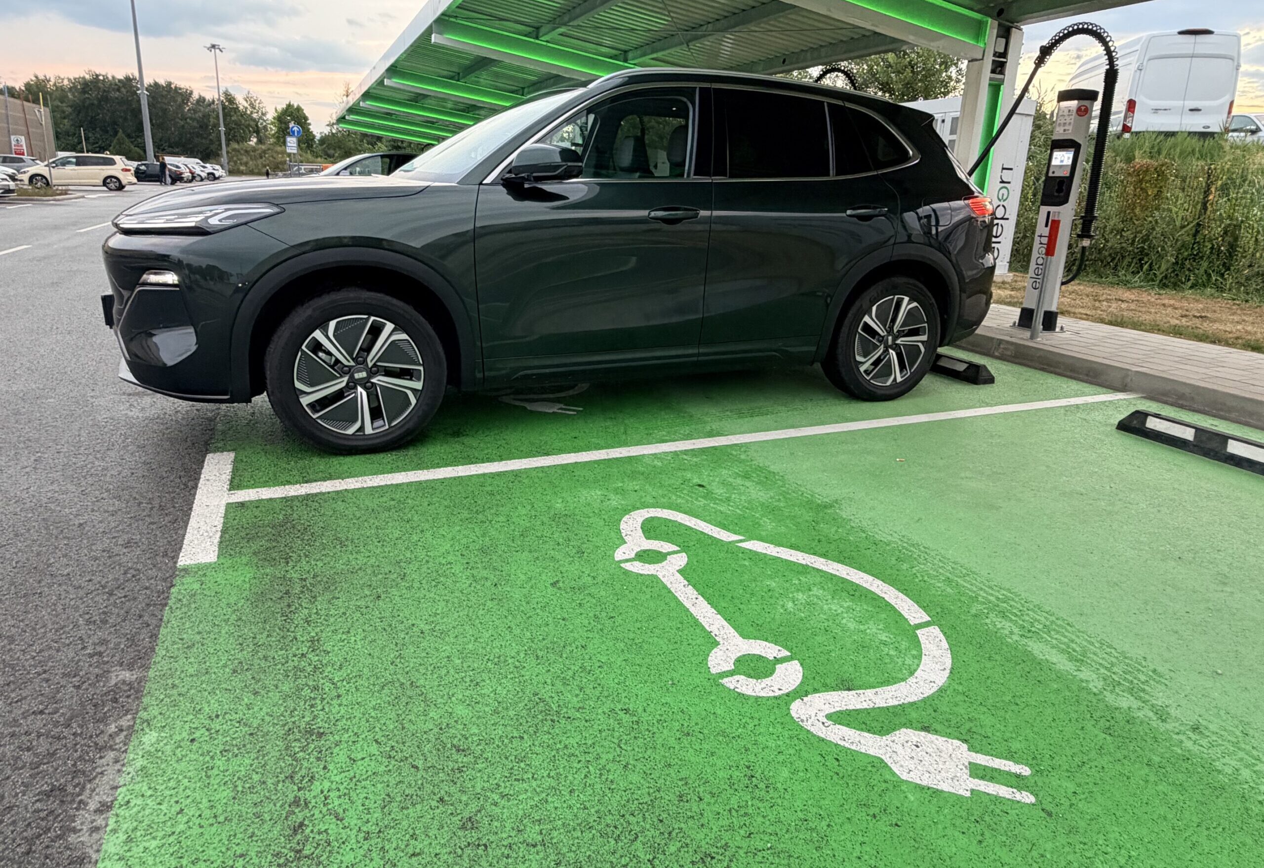 punjenje električnog automobila